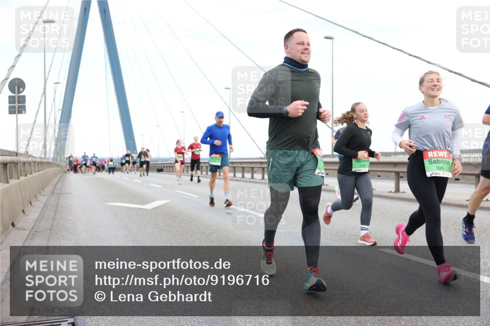 03.10.2025 - Köhlbrandbrückenlauf Lena Gebhardt http://msf.ph/oto/9196716 03.10.2025 15:28:22 Position 1 7135, 9065 meine-sportfotos.de