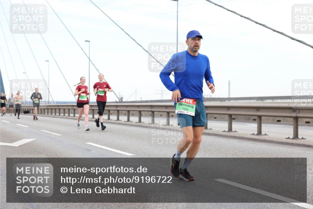03.10.2025 - Köhlbrandbrückenlauf Lena Gebhardt http://msf.ph/oto/9196722 03.10.2025 15:28:24 Position 1 7626 meine-sportfotos.de