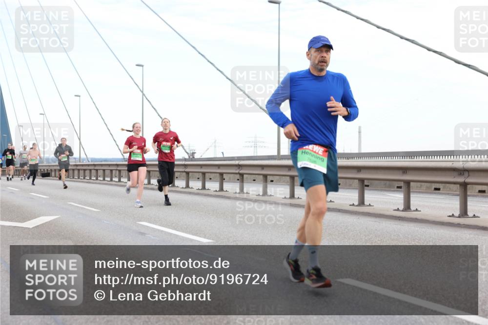03.10.2025 - Köhlbrandbrückenlauf Lena Gebhardt http://msf.ph/oto/9196724 03.10.2025 15:28:24 Position 1 7626 meine-sportfotos.de