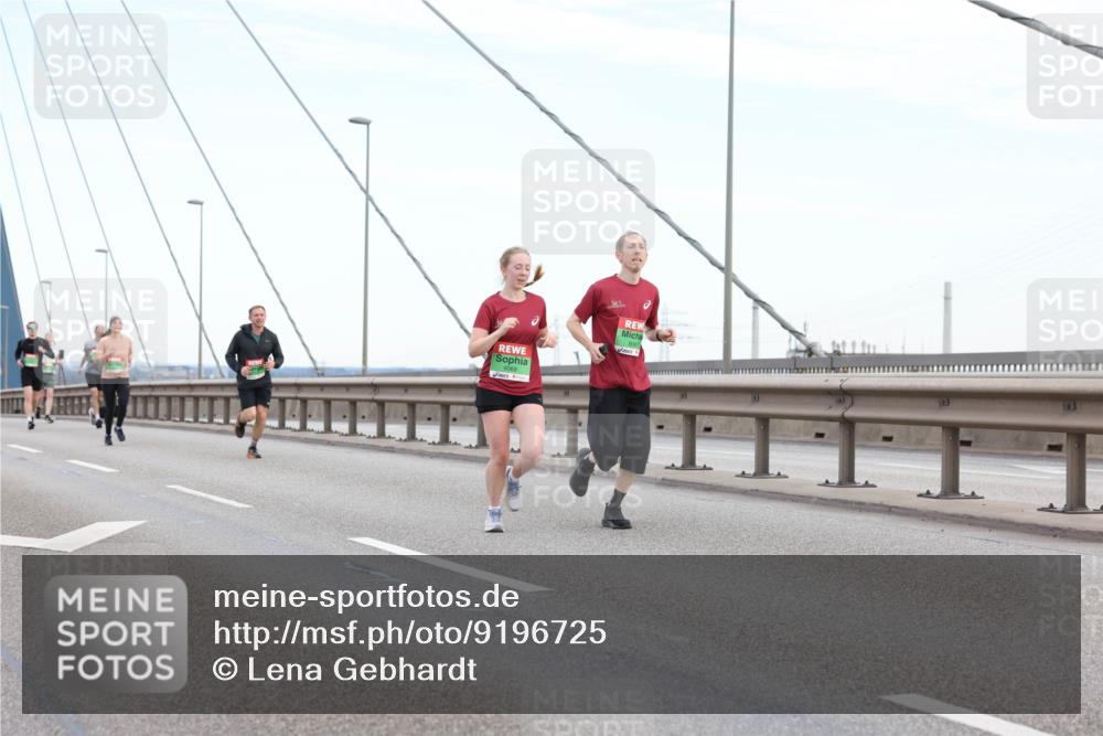 03.10.2025 - Köhlbrandbrückenlauf Lena Gebhardt http://msf.ph/oto/9196725 03.10.2025 15:28:25 Position 1 9067 meine-sportfotos.de