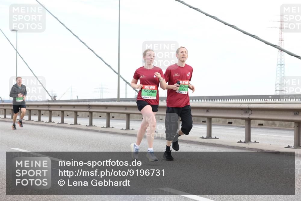 03.10.2025 - Köhlbrandbrückenlauf Lena Gebhardt http://msf.ph/oto/9196731 03.10.2025 15:28:27 Position 1 9068, 9067 meine-sportfotos.de