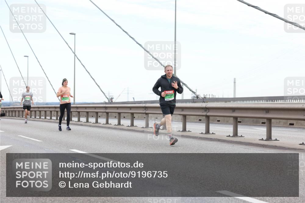 03.10.2025 - Köhlbrandbrückenlauf Lena Gebhardt http://msf.ph/oto/9196735 03.10.2025 15:28:28 Position 1 7576 meine-sportfotos.de