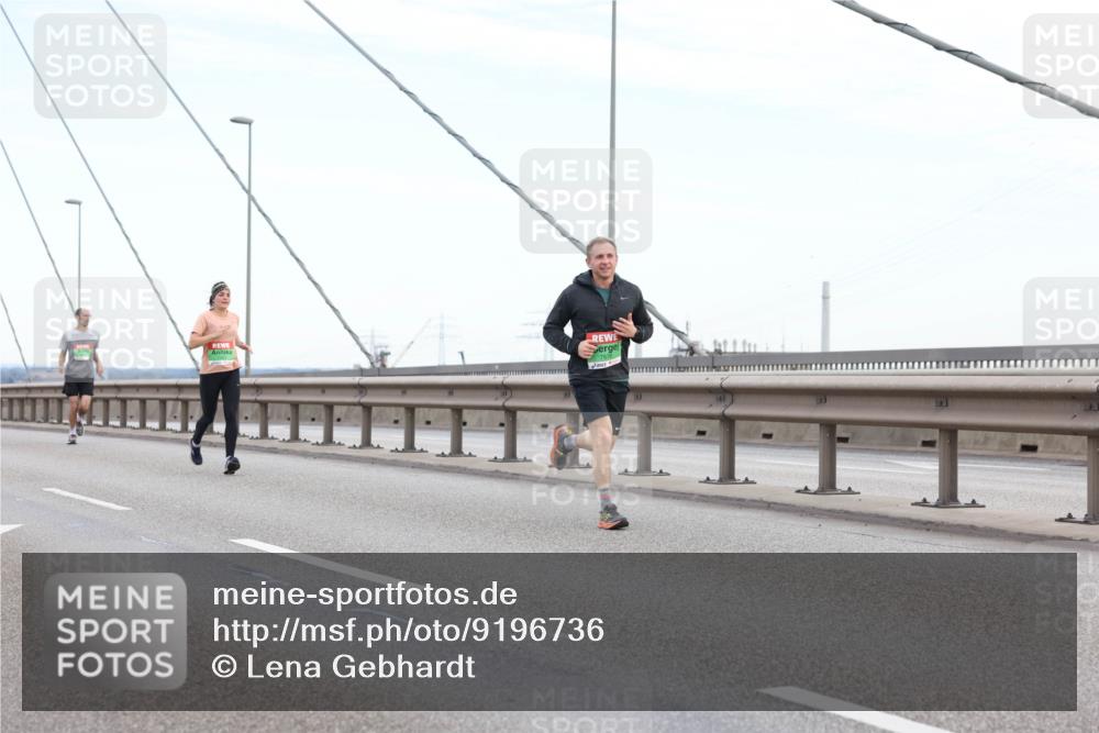 03.10.2025 - Köhlbrandbrückenlauf Lena Gebhardt http://msf.ph/oto/9196736 03.10.2025 15:28:29 Position 1  meine-sportfotos.de
