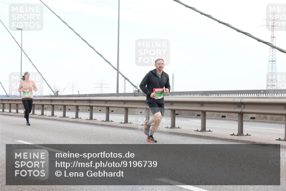 03.10.2025 - Köhlbrandbrückenlauf Lena Gebhardt http://msf.ph/oto/9196739 03.10.2025 15:28:29 Position 1 7576 meine-sportfotos.de