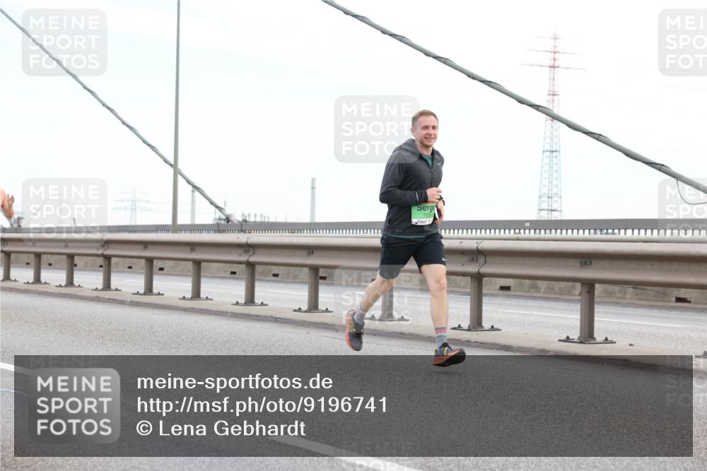 03.10.2025 - Köhlbrandbrückenlauf Lena Gebhardt http://msf.ph/oto/9196741 03.10.2025 15:28:29 Position 1 7576 meine-sportfotos.de