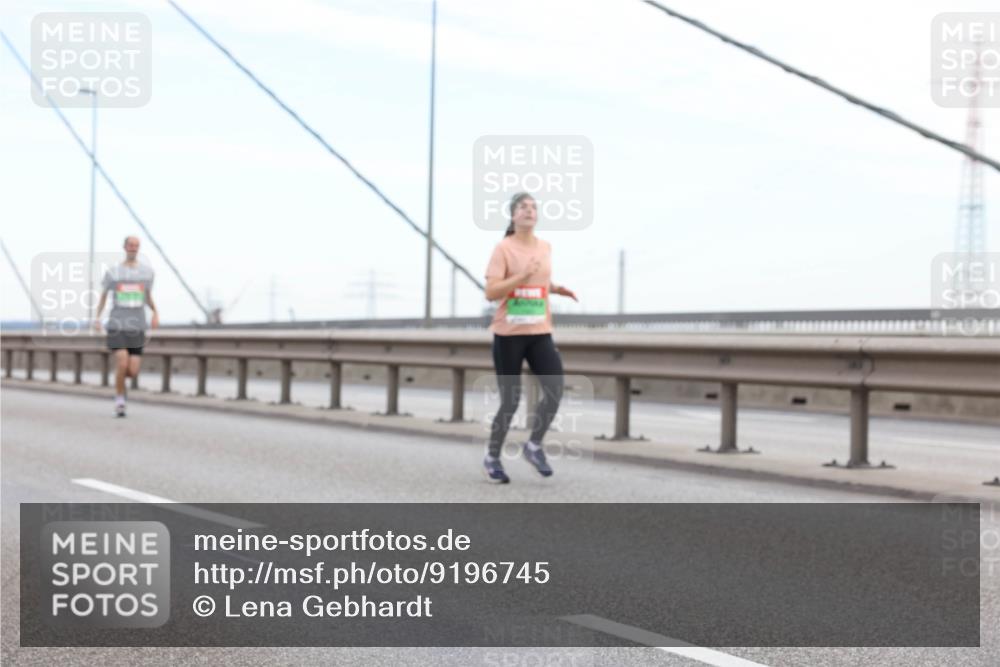 03.10.2025 - Köhlbrandbrückenlauf Lena Gebhardt http://msf.ph/oto/9196745 03.10.2025 15:28:31 Position 1  meine-sportfotos.de