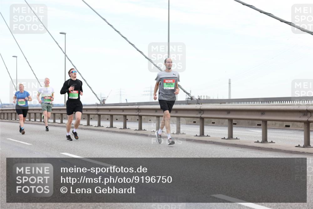 03.10.2025 - Köhlbrandbrückenlauf Lena Gebhardt http://msf.ph/oto/9196750 03.10.2025 15:28:33 Position 1 9710 meine-sportfotos.de