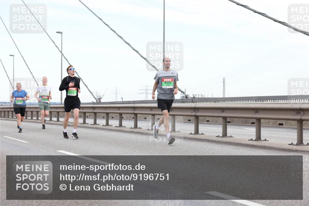 03.10.2025 - Köhlbrandbrückenlauf Lena Gebhardt http://msf.ph/oto/9196751 03.10.2025 15:28:33 Position 1  meine-sportfotos.de