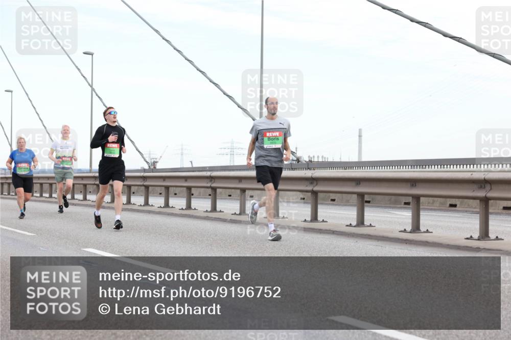 03.10.2025 - Köhlbrandbrückenlauf Lena Gebhardt http://msf.ph/oto/9196752 03.10.2025 15:28:33 Position 1  meine-sportfotos.de