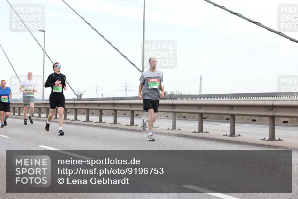 03.10.2025 - Köhlbrandbrückenlauf Lena Gebhardt http://msf.ph/oto/9196753 03.10.2025 15:28:33 Position 1  meine-sportfotos.de