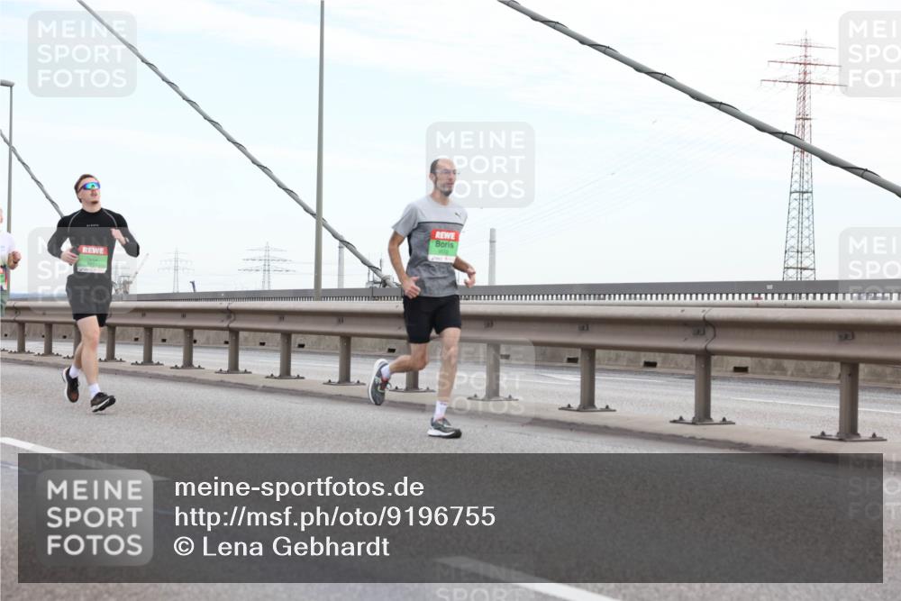 03.10.2025 - Köhlbrandbrückenlauf Lena Gebhardt http://msf.ph/oto/9196755 03.10.2025 15:28:34 Position 1  meine-sportfotos.de