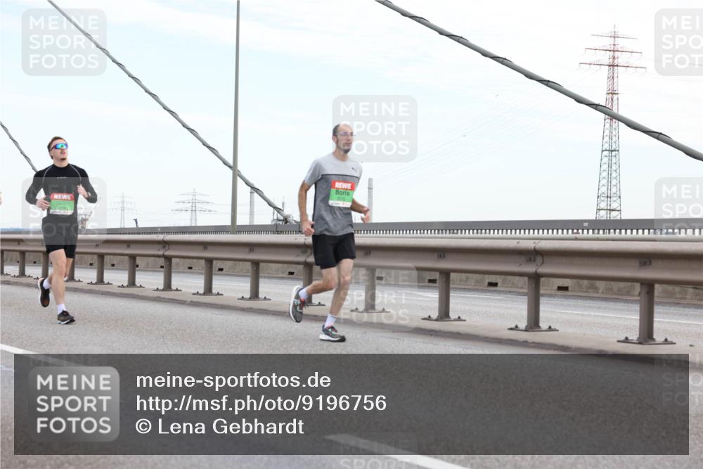 03.10.2025 - Köhlbrandbrückenlauf Lena Gebhardt http://msf.ph/oto/9196756 03.10.2025 15:28:34 Position 1  meine-sportfotos.de