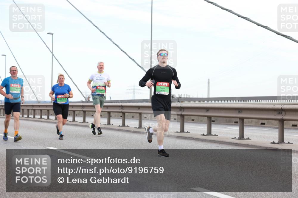 03.10.2025 - Köhlbrandbrückenlauf Lena Gebhardt http://msf.ph/oto/9196759 03.10.2025 15:28:35 Position 1 33, 9710 meine-sportfotos.de