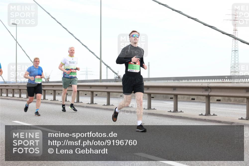 03.10.2025 - Köhlbrandbrückenlauf Lena Gebhardt http://msf.ph/oto/9196760 03.10.2025 15:28:36 Position 1 9710 meine-sportfotos.de