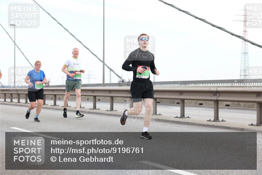03.10.2025 - Köhlbrandbrückenlauf Lena Gebhardt http://msf.ph/oto/9196761 03.10.2025 15:28:36 Position 1 0, 9710 meine-sportfotos.de