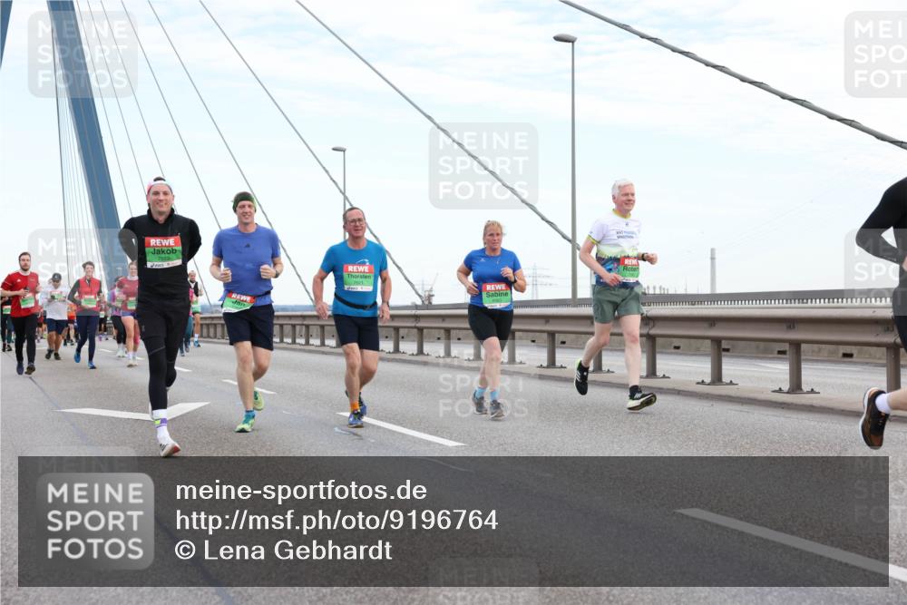 03.10.2025 - Köhlbrandbrückenlauf Lena Gebhardt http://msf.ph/oto/9196764 03.10.2025 15:28:37 Position 1 7863 meine-sportfotos.de