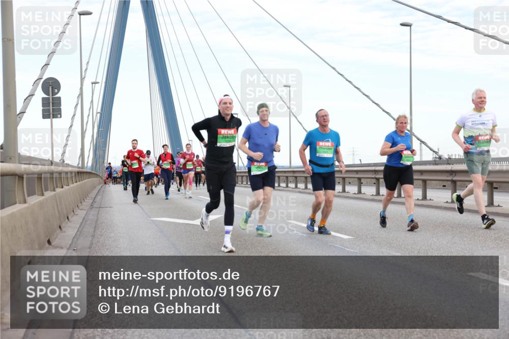 03.10.2025 - Köhlbrandbrückenlauf Lena Gebhardt http://msf.ph/oto/9196767 03.10.2025 15:28:37 Position 1 7621 meine-sportfotos.de