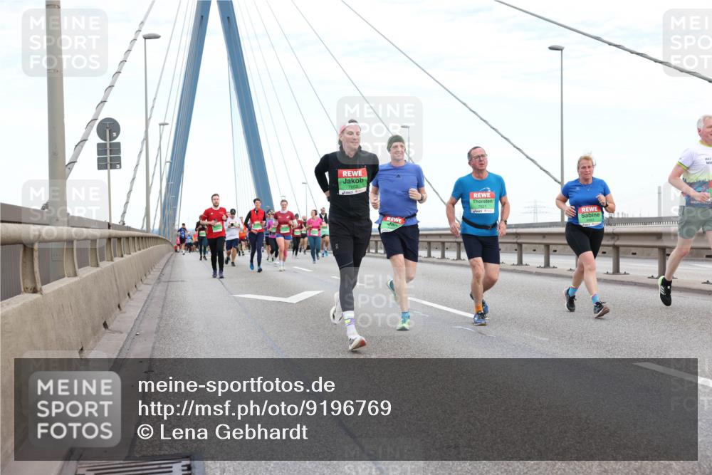 03.10.2025 - Köhlbrandbrückenlauf Lena Gebhardt http://msf.ph/oto/9196769 03.10.2025 15:28:37 Position 1 7863, 7621 meine-sportfotos.de