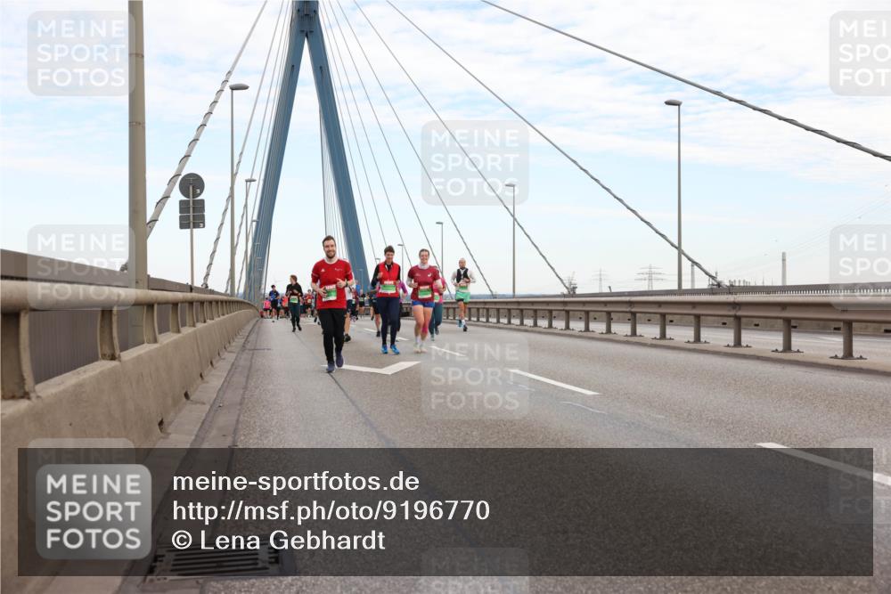 03.10.2025 - Köhlbrandbrückenlauf Lena Gebhardt http://msf.ph/oto/9196770 03.10.2025 15:28:39 Position 1  meine-sportfotos.de