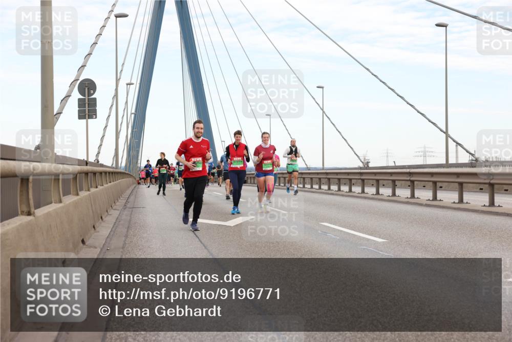 03.10.2025 - Köhlbrandbrückenlauf Lena Gebhardt http://msf.ph/oto/9196771 03.10.2025 15:28:40 Position 1  meine-sportfotos.de