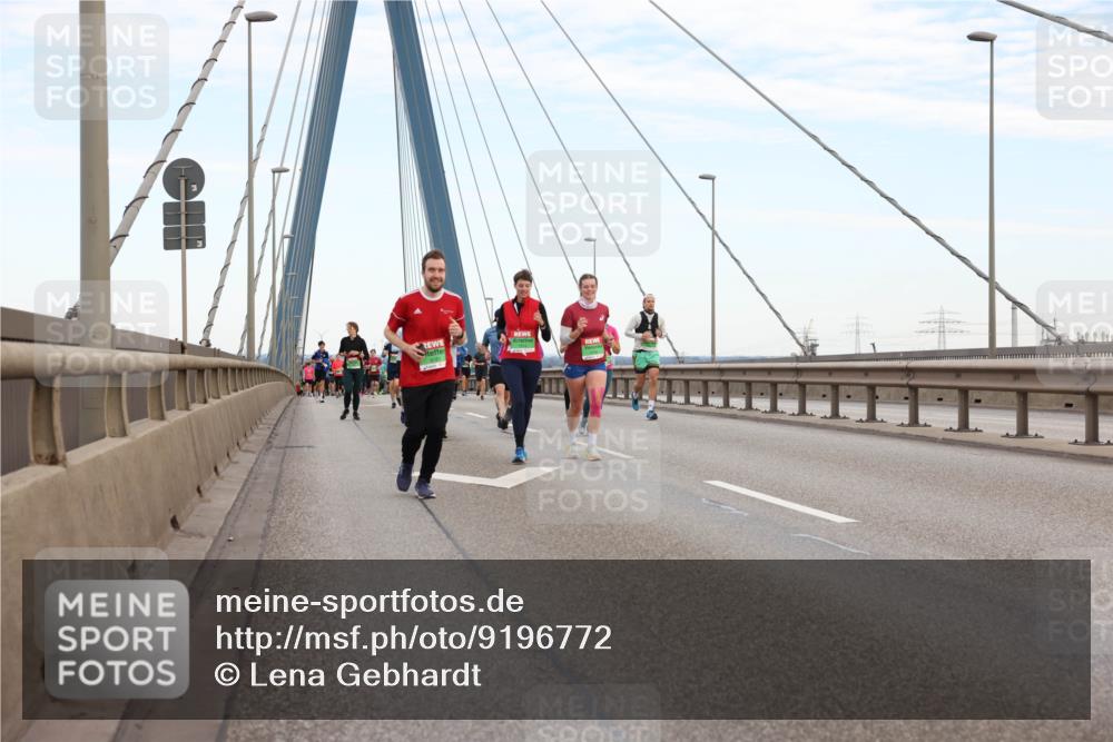 03.10.2025 - Köhlbrandbrückenlauf Lena Gebhardt http://msf.ph/oto/9196772 03.10.2025 15:28:40 Position 1  meine-sportfotos.de