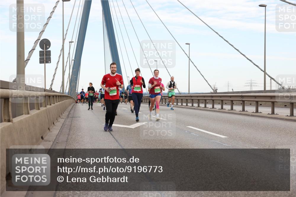 03.10.2025 - Köhlbrandbrückenlauf Lena Gebhardt http://msf.ph/oto/9196773 03.10.2025 15:28:40 Position 1  meine-sportfotos.de