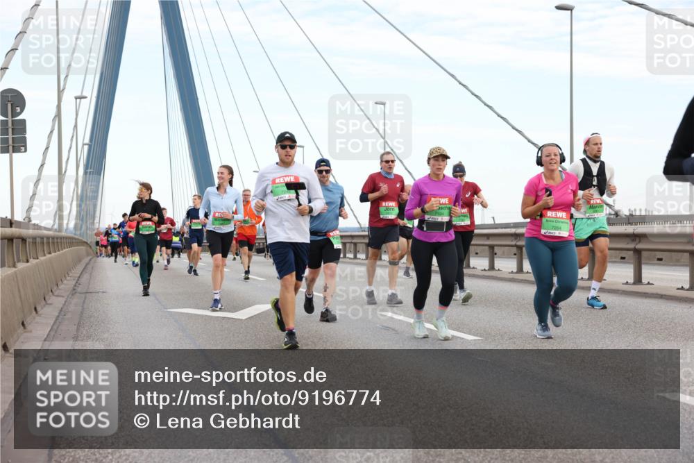 03.10.2025 - Köhlbrandbrückenlauf Lena Gebhardt http://msf.ph/oto/9196774 03.10.2025 15:28:44 Position 1 7194, 7264 meine-sportfotos.de