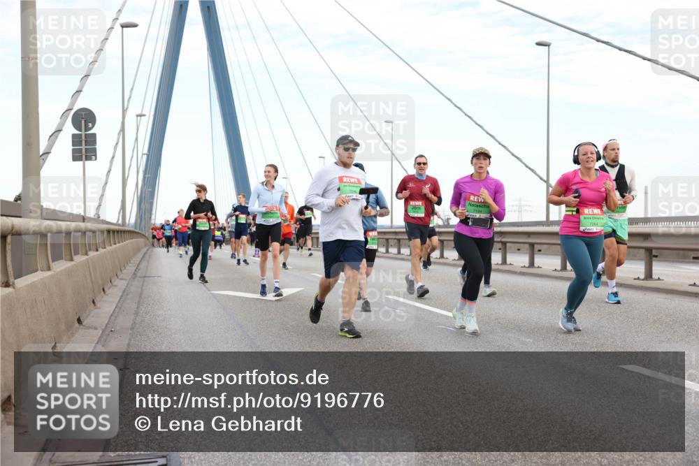 03.10.2025 - Köhlbrandbrückenlauf Lena Gebhardt http://msf.ph/oto/9196776 03.10.2025 15:28:44 Position 1 7194, 7264 meine-sportfotos.de