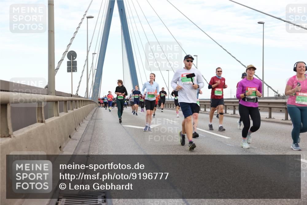 03.10.2025 - Köhlbrandbrückenlauf Lena Gebhardt http://msf.ph/oto/9196777 03.10.2025 15:28:45 Position 1 7264 meine-sportfotos.de