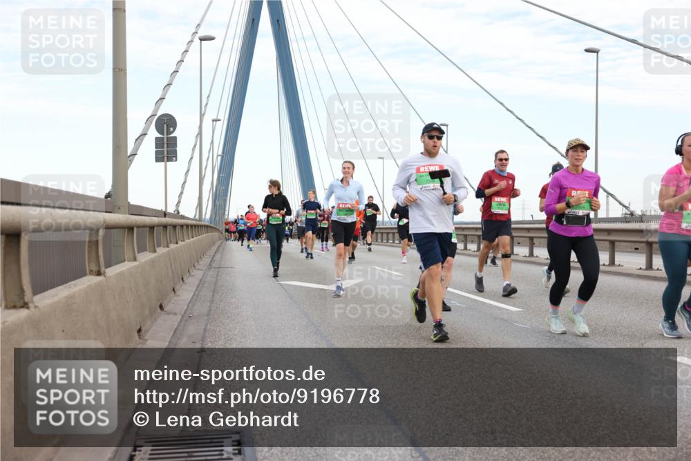 03.10.2025 - Köhlbrandbrückenlauf Lena Gebhardt http://msf.ph/oto/9196778 03.10.2025 15:28:45 Position 1 7194 meine-sportfotos.de