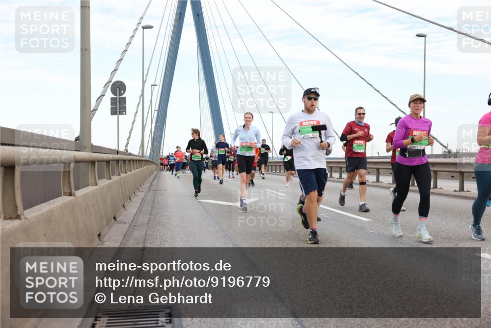 03.10.2025 - Köhlbrandbrückenlauf Lena Gebhardt http://msf.ph/oto/9196779 03.10.2025 15:28:45 Position 1 194 meine-sportfotos.de