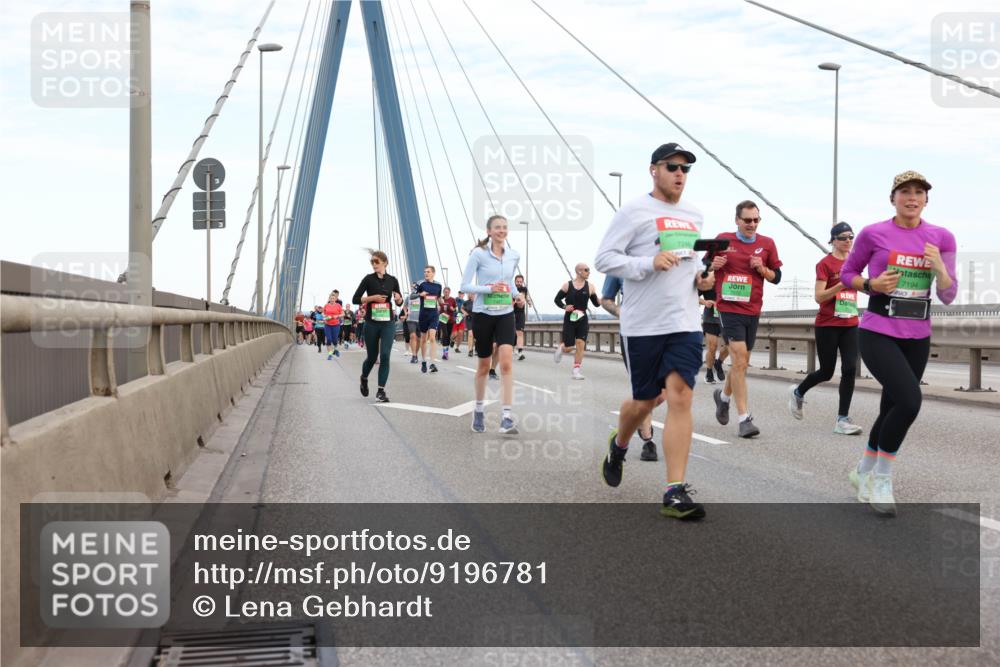 03.10.2025 - Köhlbrandbrückenlauf Lena Gebhardt http://msf.ph/oto/9196781 03.10.2025 15:28:45 Position 1 7194 meine-sportfotos.de