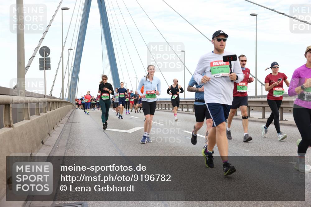 03.10.2025 - Köhlbrandbrückenlauf Lena Gebhardt http://msf.ph/oto/9196782 03.10.2025 15:28:45 Position 1 7246, 7472, 77691 meine-sportfotos.de