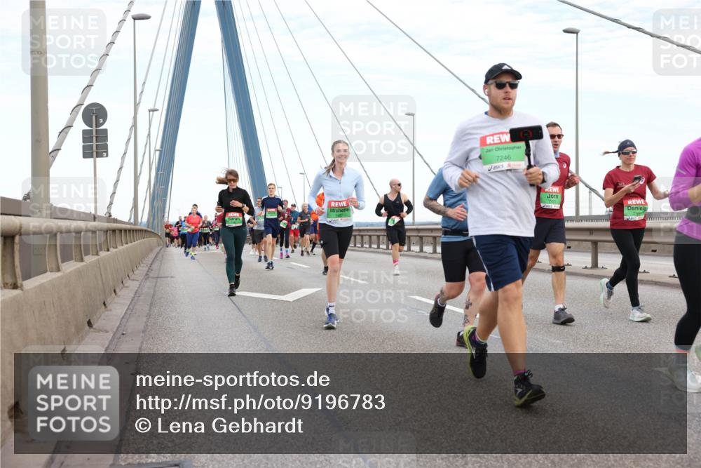 03.10.2025 - Köhlbrandbrückenlauf Lena Gebhardt http://msf.ph/oto/9196783 03.10.2025 15:28:45 Position 1 7246 meine-sportfotos.de