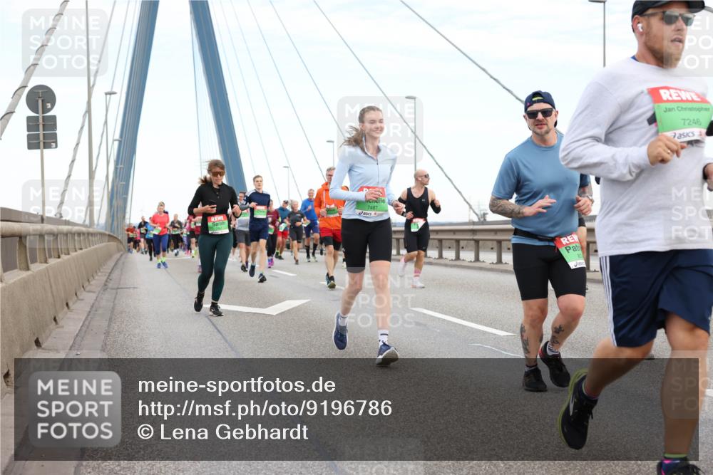 03.10.2025 - Köhlbrandbrückenlauf Lena Gebhardt http://msf.ph/oto/9196786 03.10.2025 15:28:46 Position 1 7487, 7246 meine-sportfotos.de