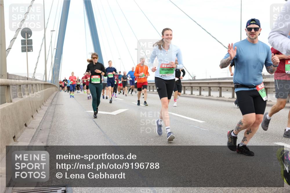 03.10.2025 - Köhlbrandbrückenlauf Lena Gebhardt http://msf.ph/oto/9196788 03.10.2025 15:28:46 Position 1 7487 meine-sportfotos.de