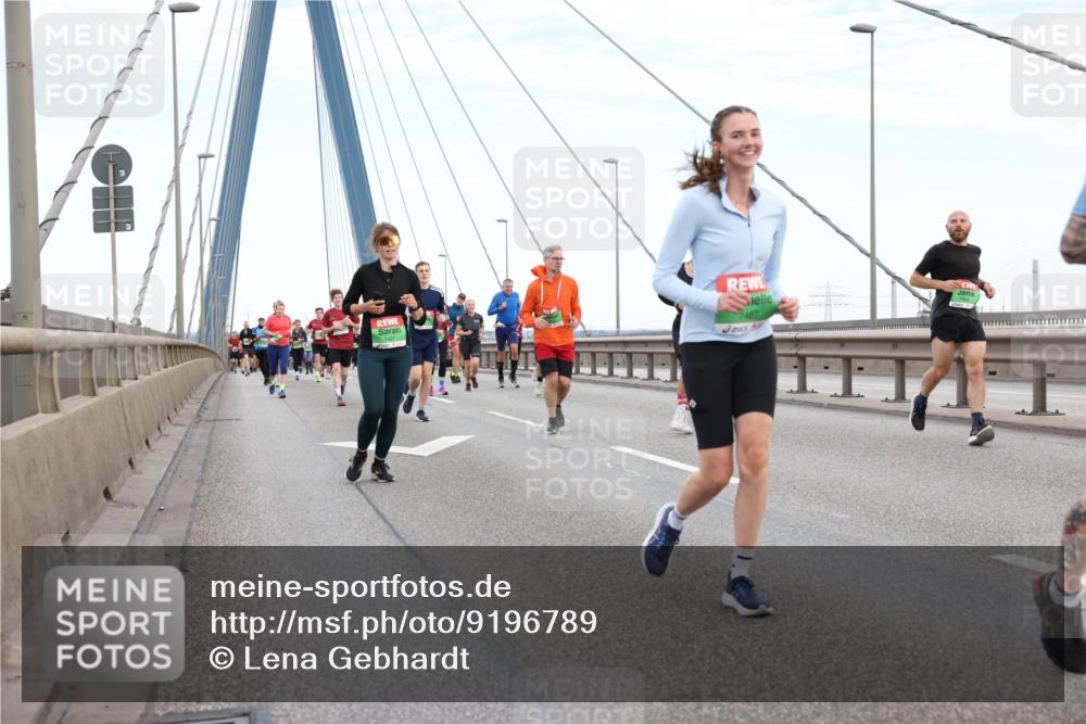 03.10.2025 - Köhlbrandbrückenlauf Lena Gebhardt http://msf.ph/oto/9196789 03.10.2025 15:28:47 Position 1 7487 meine-sportfotos.de