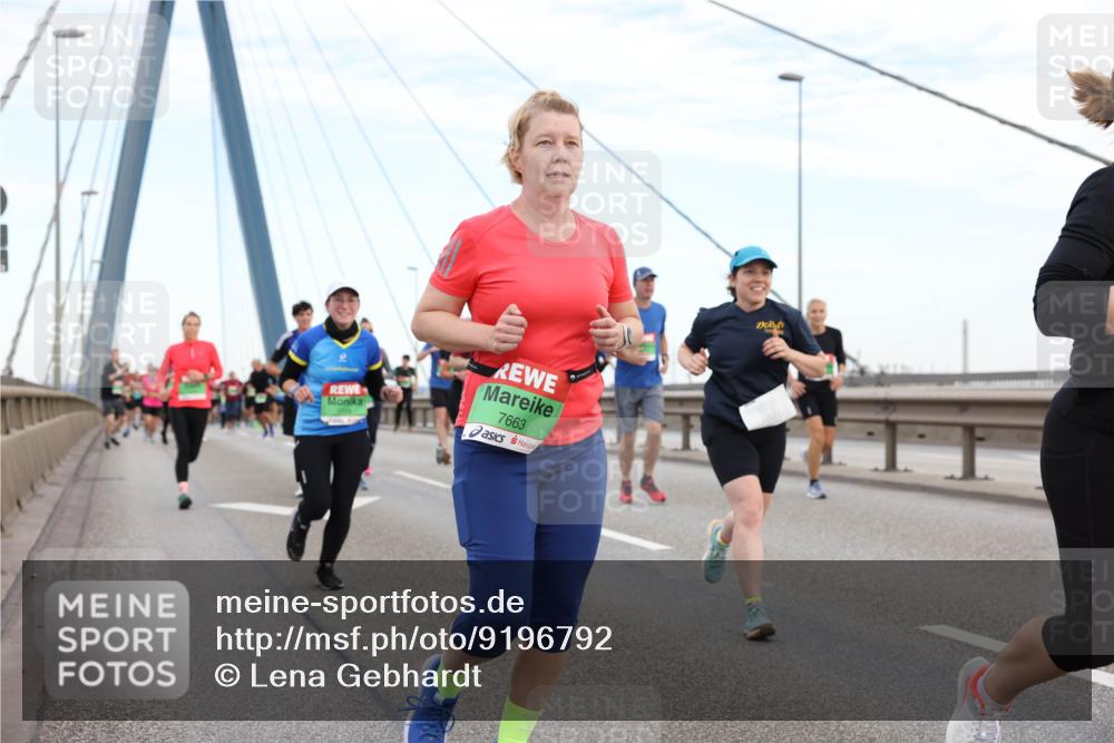 03.10.2025 - Köhlbrandbrückenlauf Lena Gebhardt http://msf.ph/oto/9196792 03.10.2025 15:28:55 Position 1 7663 meine-sportfotos.de