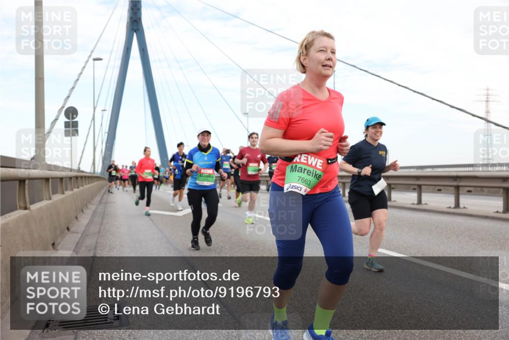 03.10.2025 - Köhlbrandbrückenlauf Lena Gebhardt http://msf.ph/oto/9196793 03.10.2025 15:28:56 Position 1 7663 meine-sportfotos.de