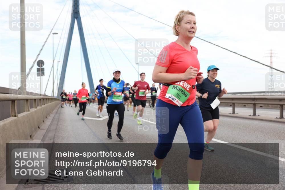 03.10.2025 - Köhlbrandbrückenlauf Lena Gebhardt http://msf.ph/oto/9196794 03.10.2025 15:28:56 Position 1 7663 meine-sportfotos.de