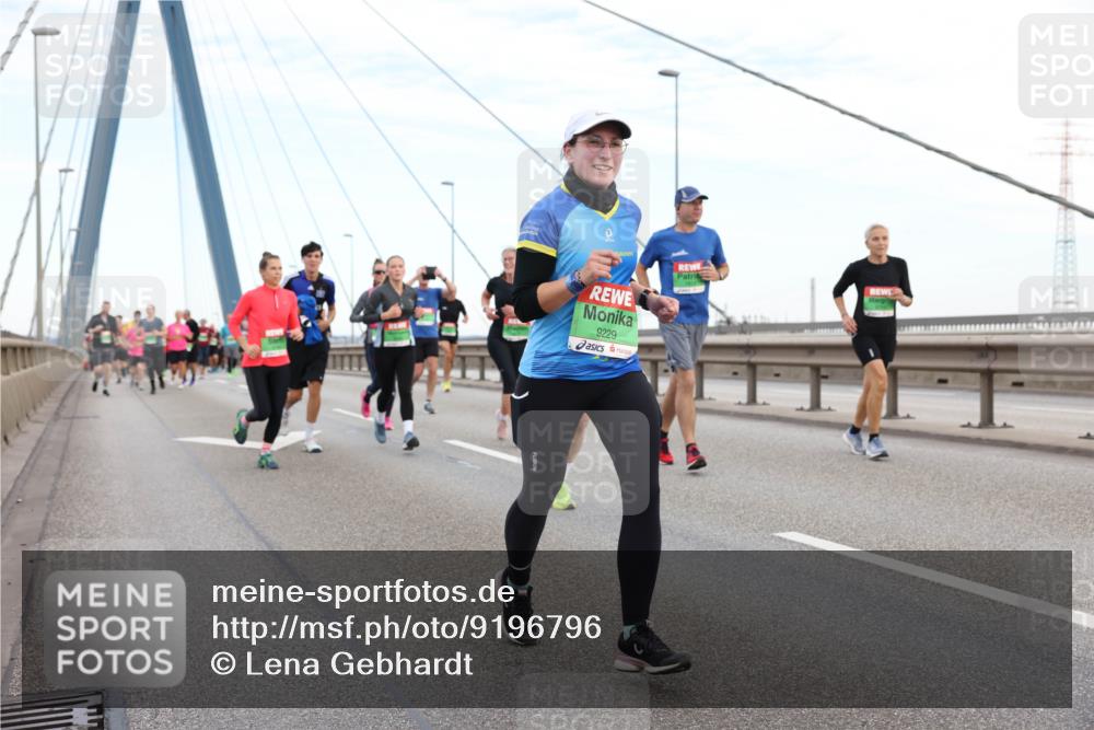 03.10.2025 - Köhlbrandbrückenlauf Lena Gebhardt http://msf.ph/oto/9196796 03.10.2025 15:28:56 Position 1 9229 meine-sportfotos.de