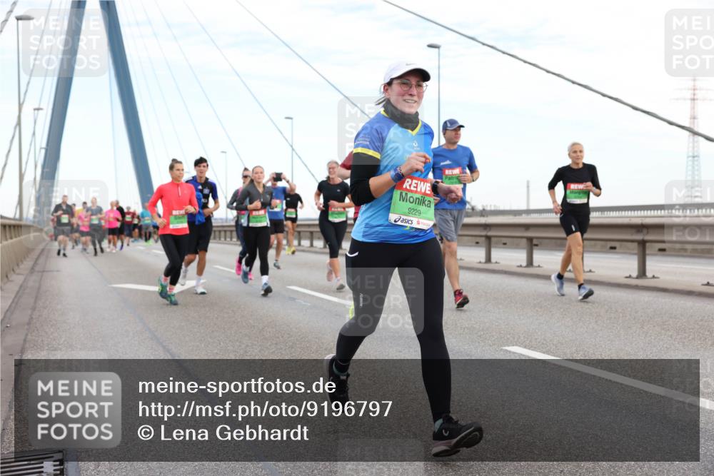 03.10.2025 - Köhlbrandbrückenlauf Lena Gebhardt http://msf.ph/oto/9196797 03.10.2025 15:28:56 Position 1 9229 meine-sportfotos.de