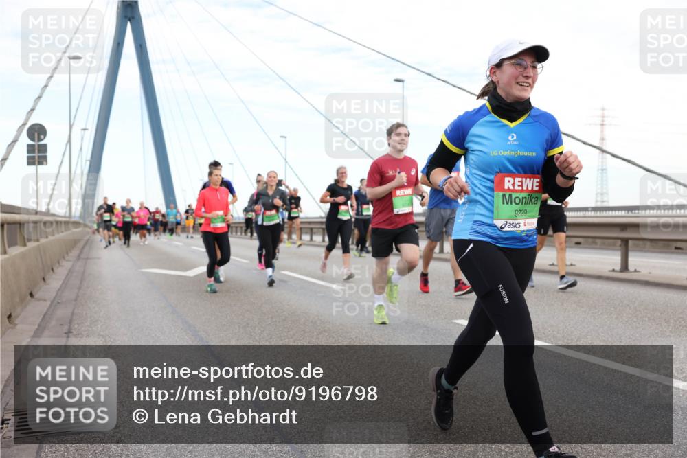 03.10.2025 - Köhlbrandbrückenlauf Lena Gebhardt http://msf.ph/oto/9196798 03.10.2025 15:28:57 Position 1 9229 meine-sportfotos.de