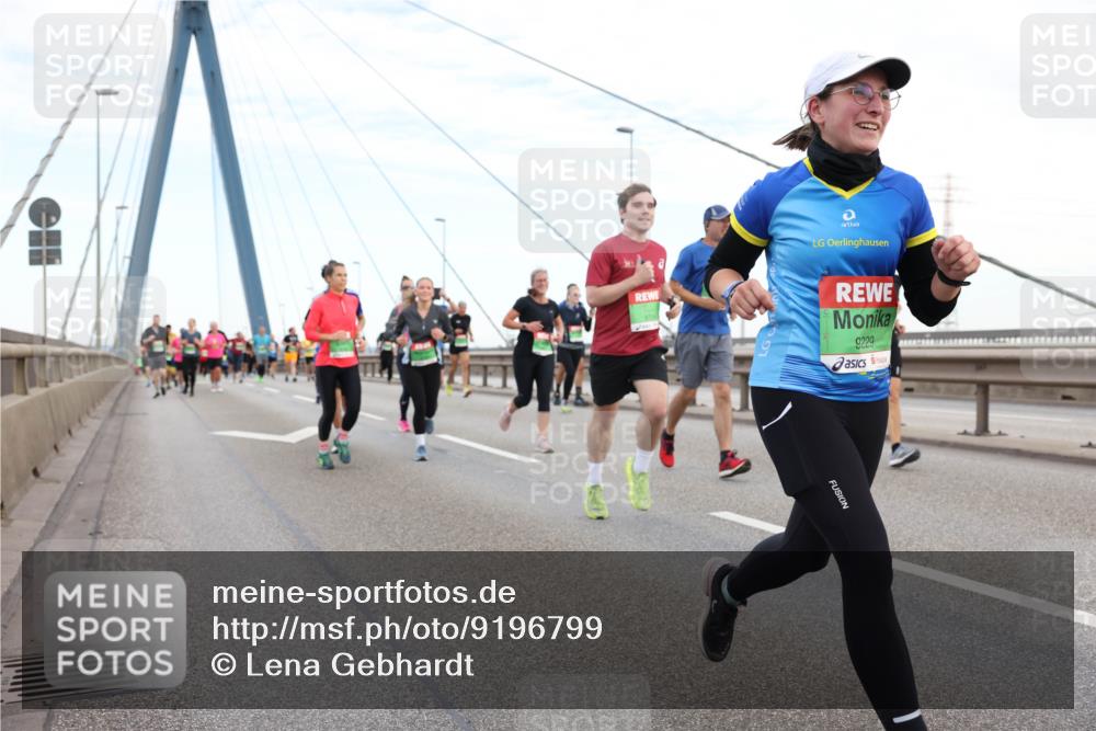 03.10.2025 - Köhlbrandbrückenlauf Lena Gebhardt http://msf.ph/oto/9196799 03.10.2025 15:28:57 Position 1 9229 meine-sportfotos.de