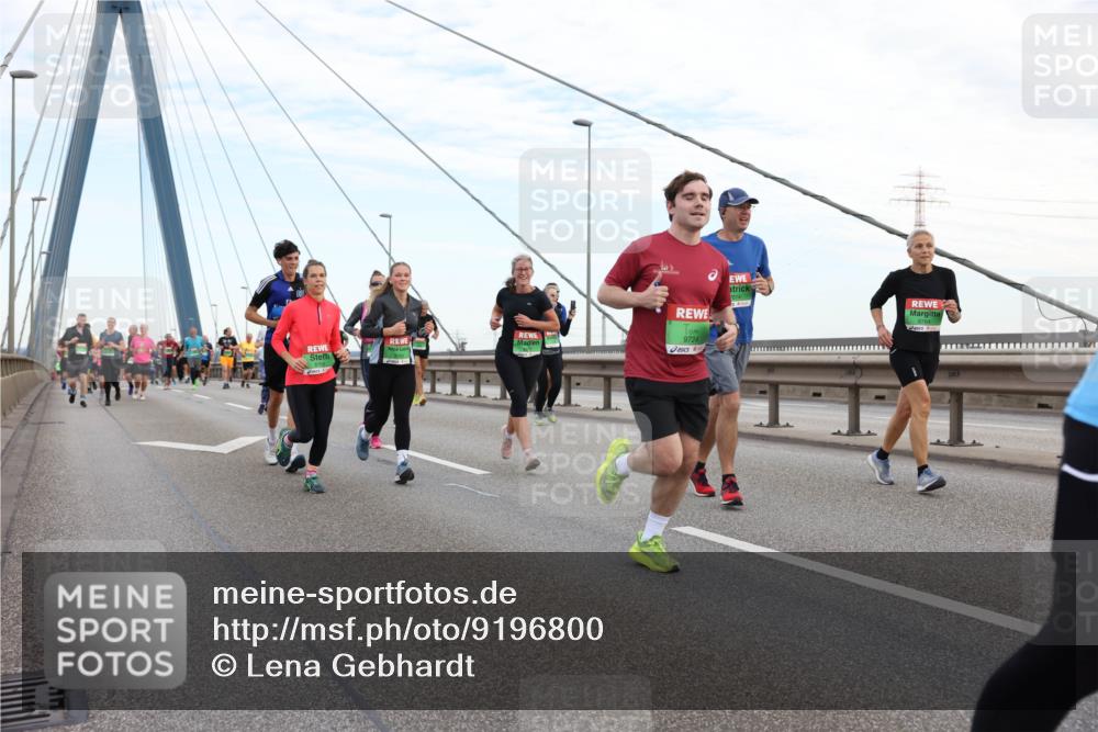 03.10.2025 - Köhlbrandbrückenlauf Lena Gebhardt http://msf.ph/oto/9196800 03.10.2025 15:28:57 Position 1 9724, 7814 meine-sportfotos.de