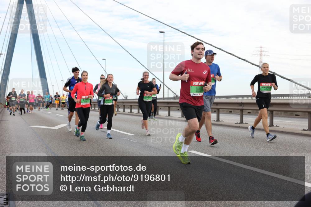 03.10.2025 - Köhlbrandbrückenlauf Lena Gebhardt http://msf.ph/oto/9196801 03.10.2025 15:28:57 Position 1 9724 meine-sportfotos.de