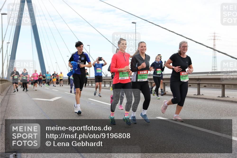 03.10.2025 - Köhlbrandbrückenlauf Lena Gebhardt http://msf.ph/oto/9196808 03.10.2025 15:28:58 Position 1 8766, 8765, 8058 meine-sportfotos.de
