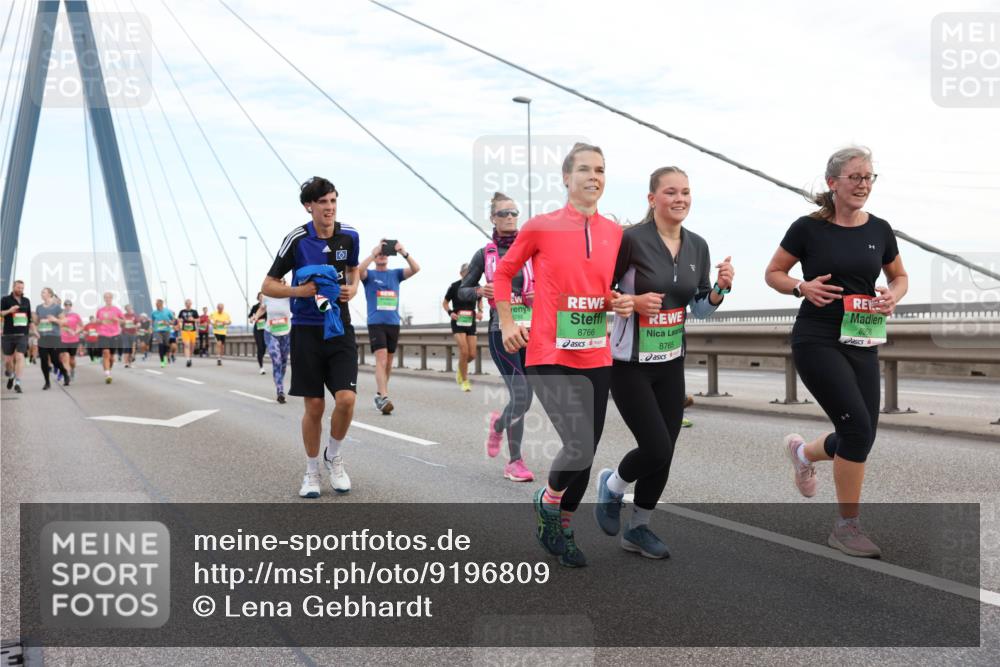 03.10.2025 - Köhlbrandbrückenlauf Lena Gebhardt http://msf.ph/oto/9196809 03.10.2025 15:28:59 Position 1 3788, 8766, 8765, 8958 meine-sportfotos.de