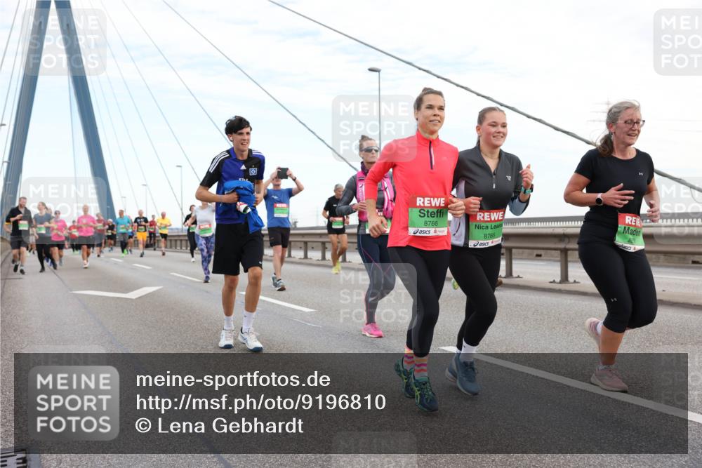 03.10.2025 - Köhlbrandbrückenlauf Lena Gebhardt http://msf.ph/oto/9196810 03.10.2025 15:28:59 Position 1 8766, 8765 meine-sportfotos.de