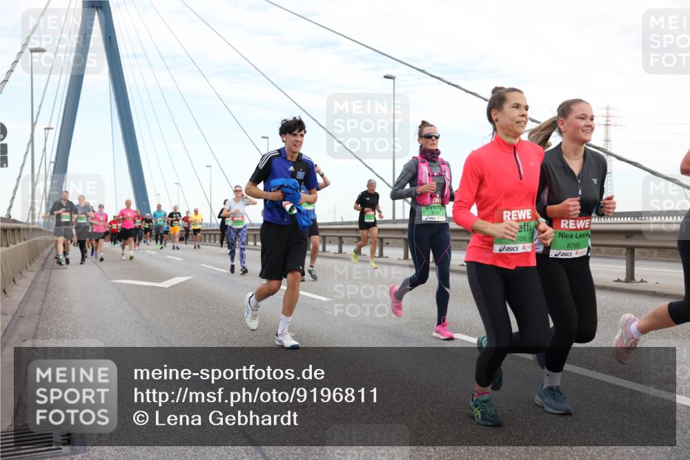 03.10.2025 - Köhlbrandbrückenlauf Lena Gebhardt http://msf.ph/oto/9196811 03.10.2025 15:28:59 Position 1 8788, 766, 8765 meine-sportfotos.de